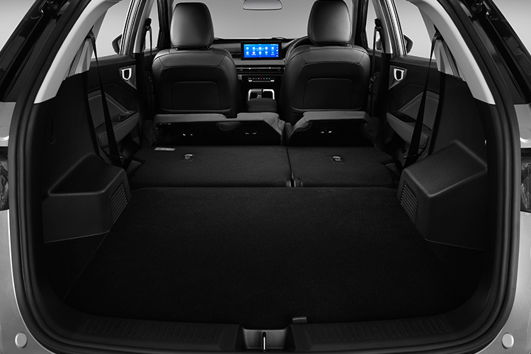 SPACIOUS-LUGGAGE-CAPACITY SPACIOUS-LUGGAGE-CAPACITY
