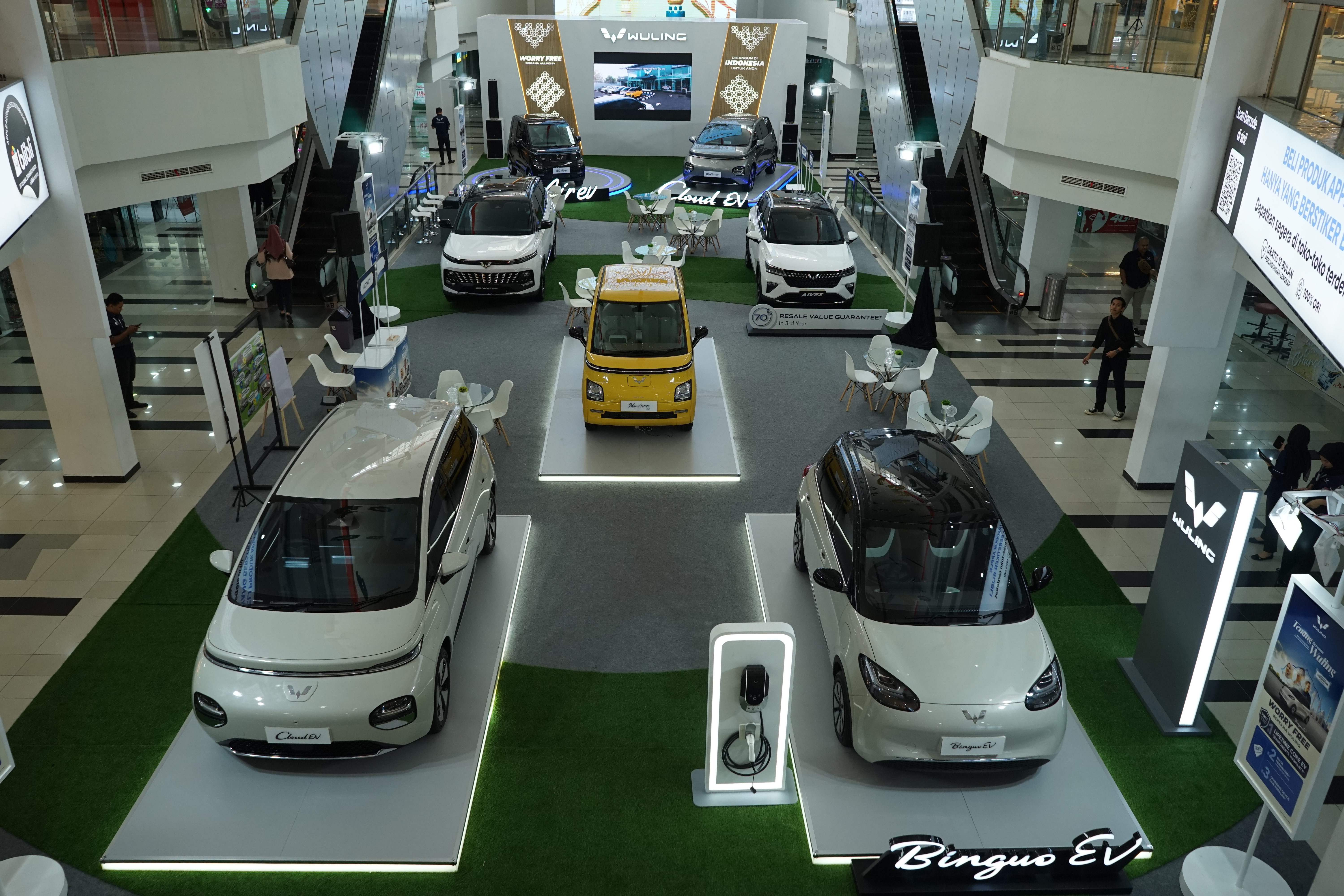Image Wuling Officially Introduces New Air ev and New Cloud EV to the People of Palembang at PTC Mall