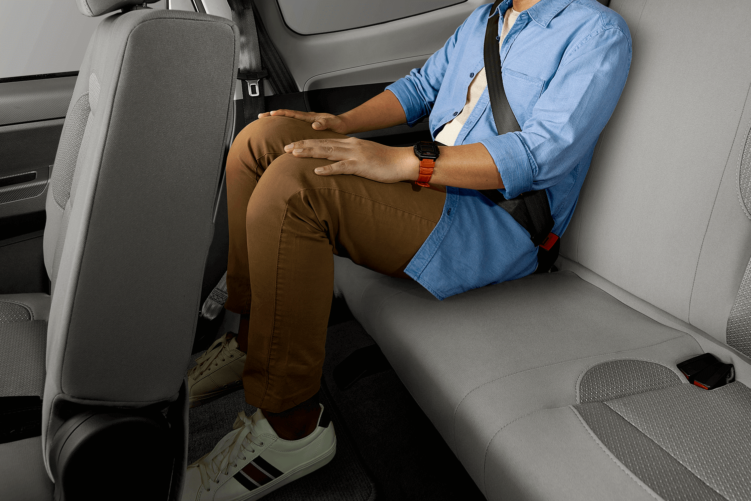 COMFORTABLE 3RD ROW SEAT COMFORTABLE 3RD ROW SEAT