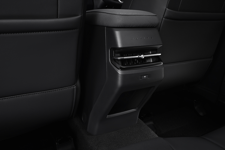 USB-POWER OUTLET-AT SECOND-ROW USB-POWER OUTLET-AT SECOND-ROW