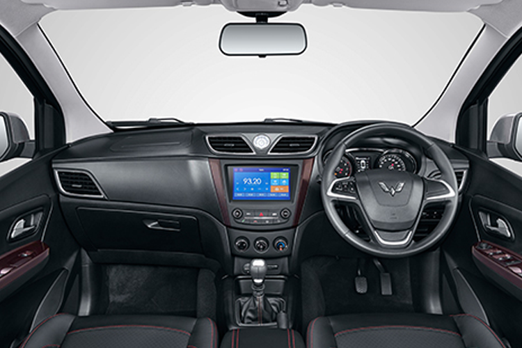 LUXURIOUS DASHBOARD WITH 8" TOUCH SCREEN ENTERTAINMENT SYSTEM LUXURIOUS DASHBOARD WITH 8" TOUCH SCREEN ENTERTAINMENT SYSTEM