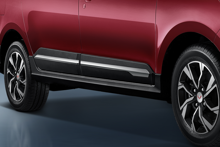 SIDE BODY MOULDING SIDE BODY MOULDING